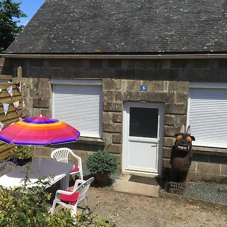 Detached Cottage On The Edge Of Town Pluméliau Exterior foto